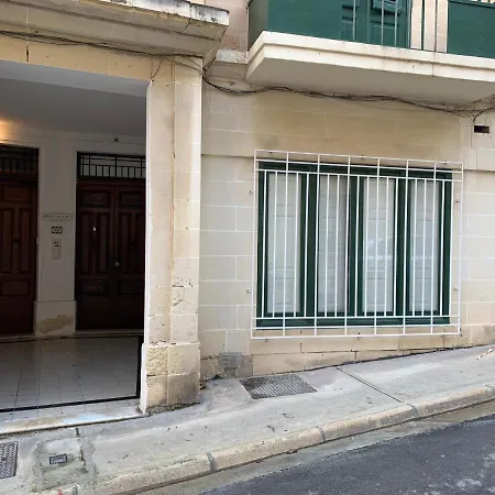 4 Bedroom Near Seafront