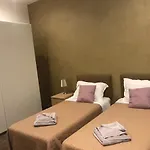 4 Bedroom Near Seafront Apartmán *