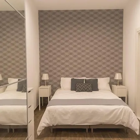 4 Bedroom Near Seafront Apartament