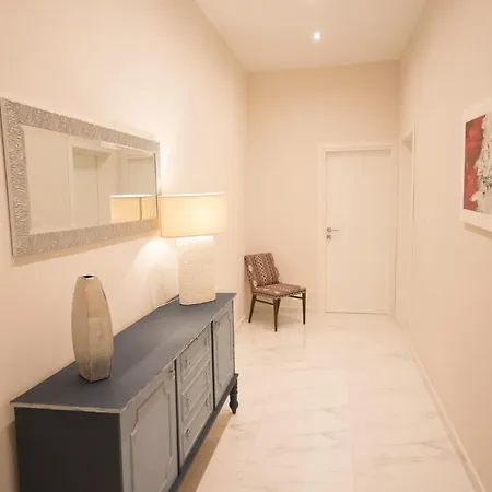 Апартаменты 4 Bedroom Near Seafront Слима