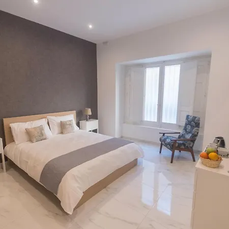 Apartman 4 Bedroom Near Seafront *