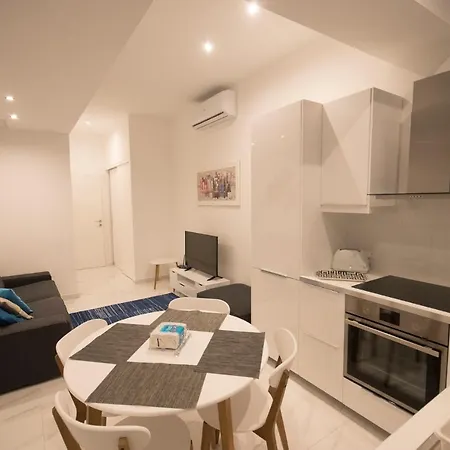 Apartament 4 Bedroom Near Seafront