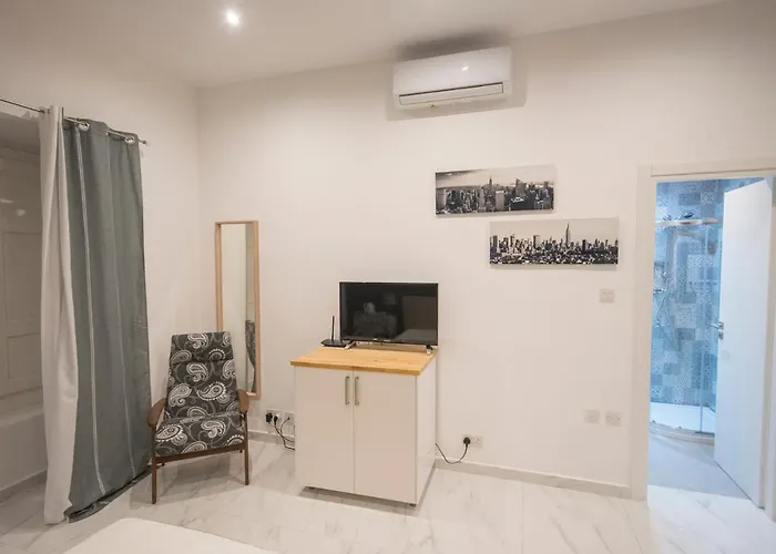 4 Bedroom Near Seafront * Sliema