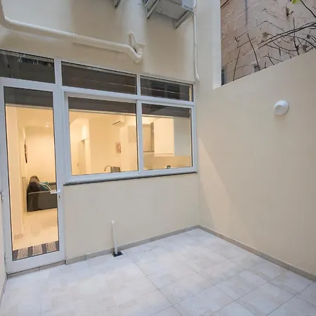 4 Bedroom Near Seafront Apartamento Sliema