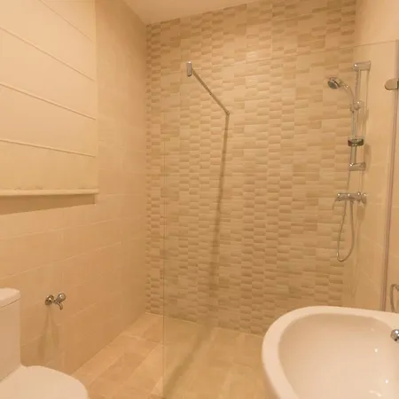 4 Bedroom Near Seafront *