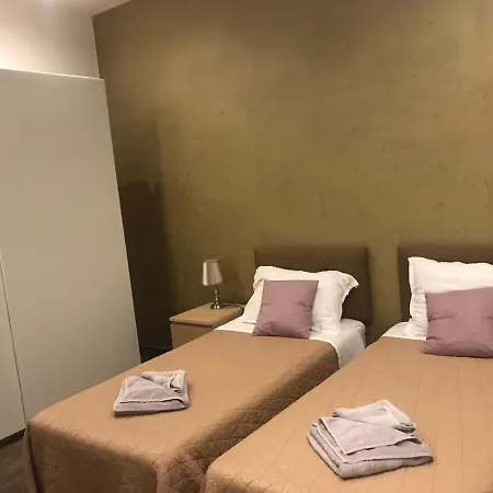 4 Bedroom Near Seafront Apartamento *